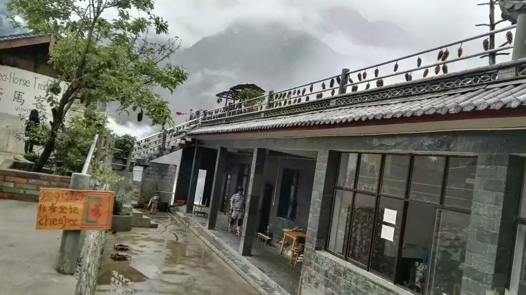 Tiger Leaping Gorge Tea Horse Gasthaus Шангри-Ла Экстерьер фото