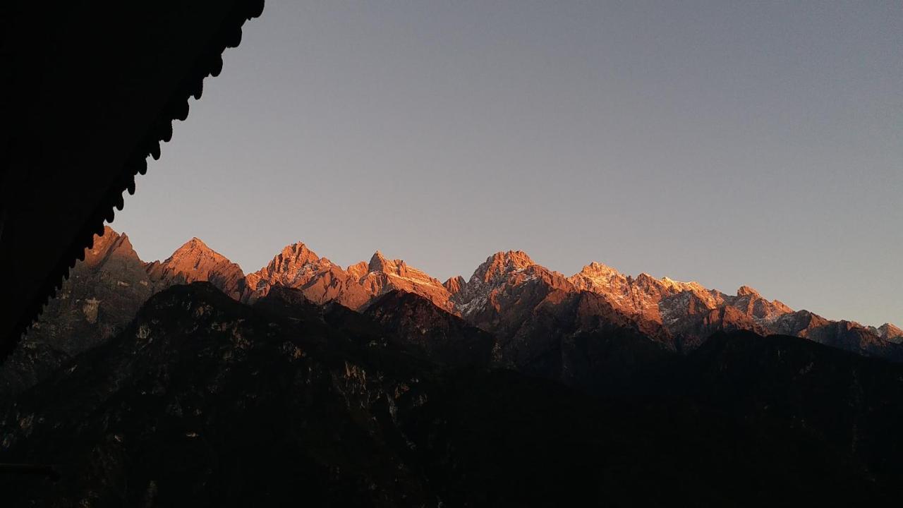 Tiger Leaping Gorge Tea Horse Gasthaus Шангри-Ла Экстерьер фото